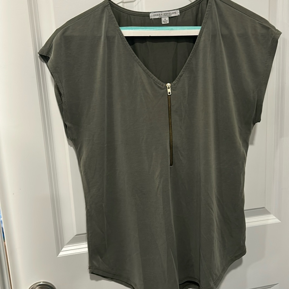 Green Envelope army green short sleeve blouse shirt with gold zipper size Small